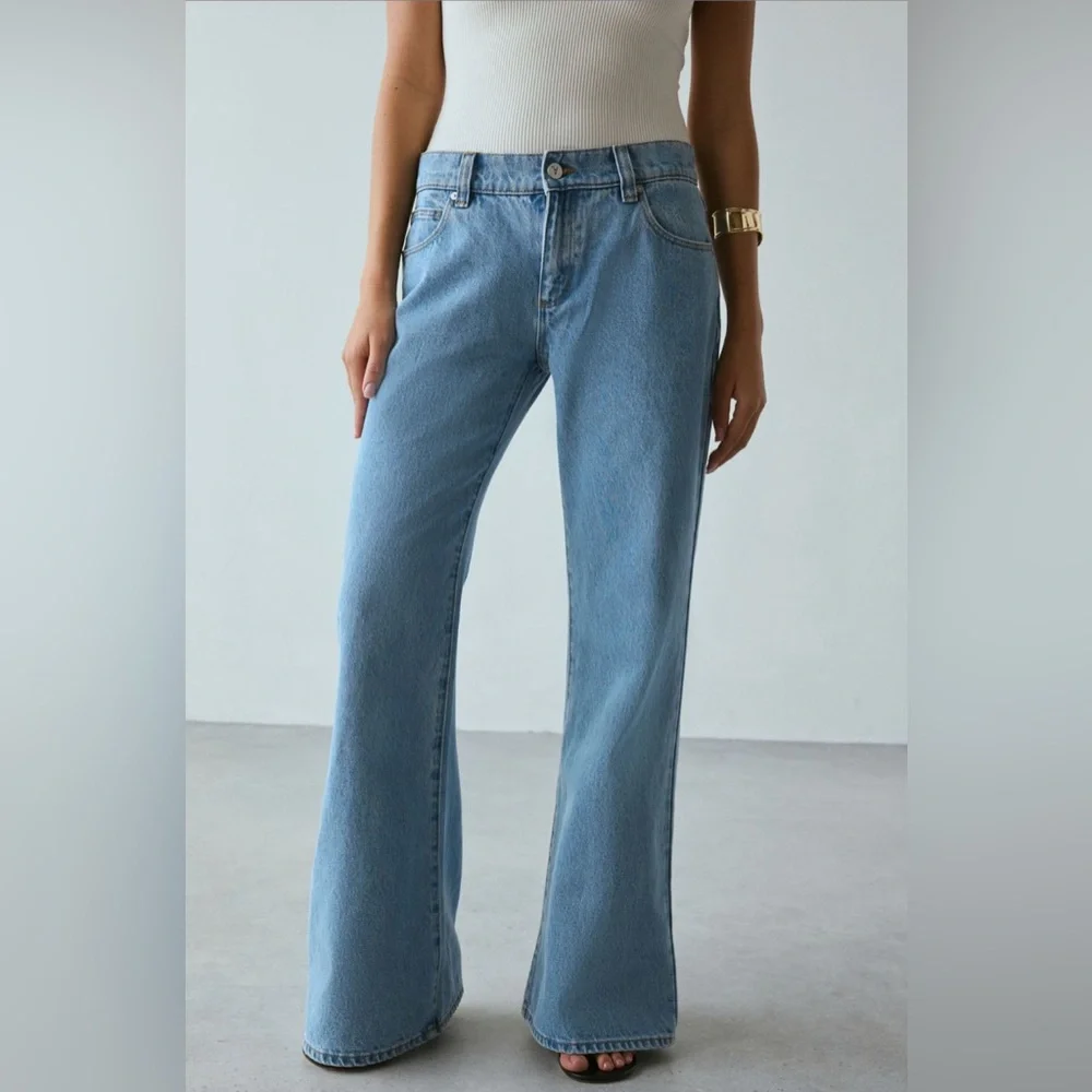 Abrand 99 Gigi Low-Rise Baggy Flare Jean - Picture 3 of 4